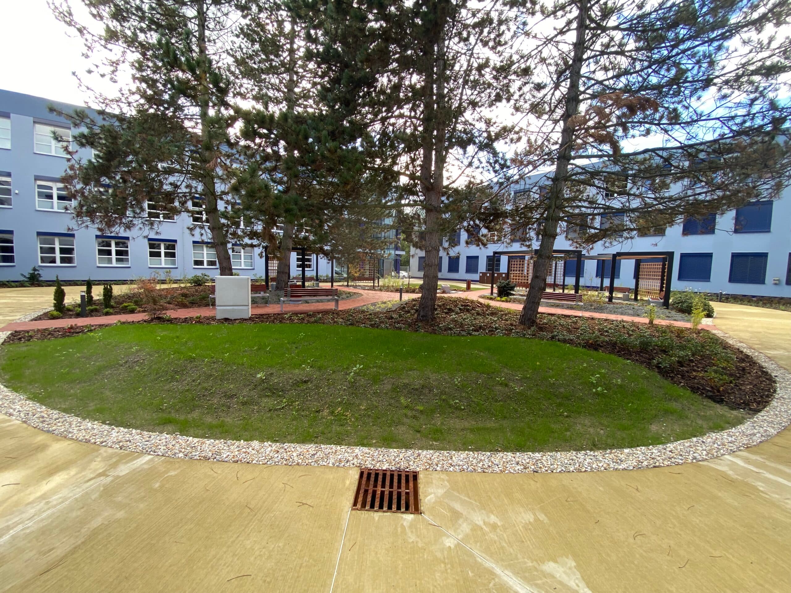 Stavební úpravy zpevněných ploch areálu VŠB FBI - Ostrava – fotografie 2 z 6