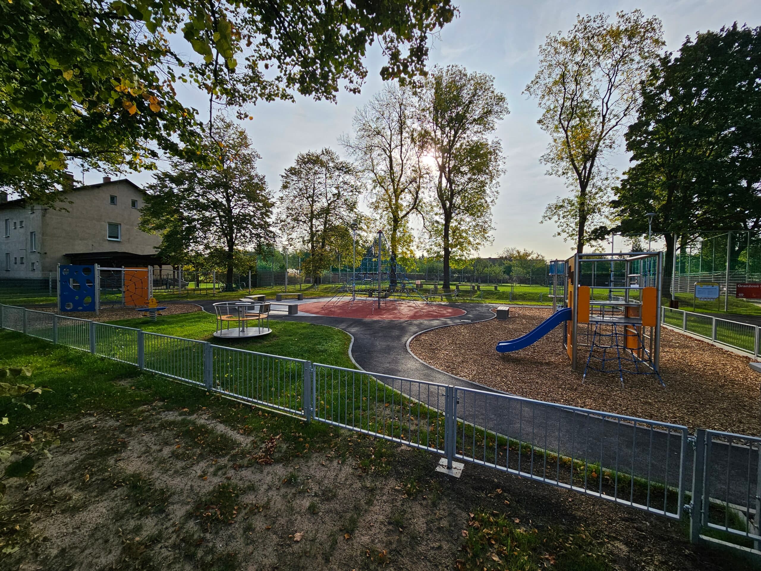 Dětské hřiště ul. Vocelkova, Petřvald – fotografie 2 z 4