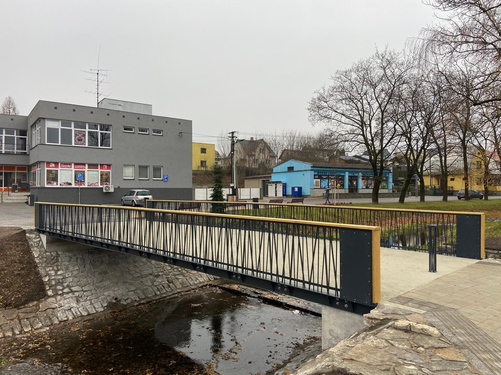 Lávka na návsí – fotografie 2 z 4