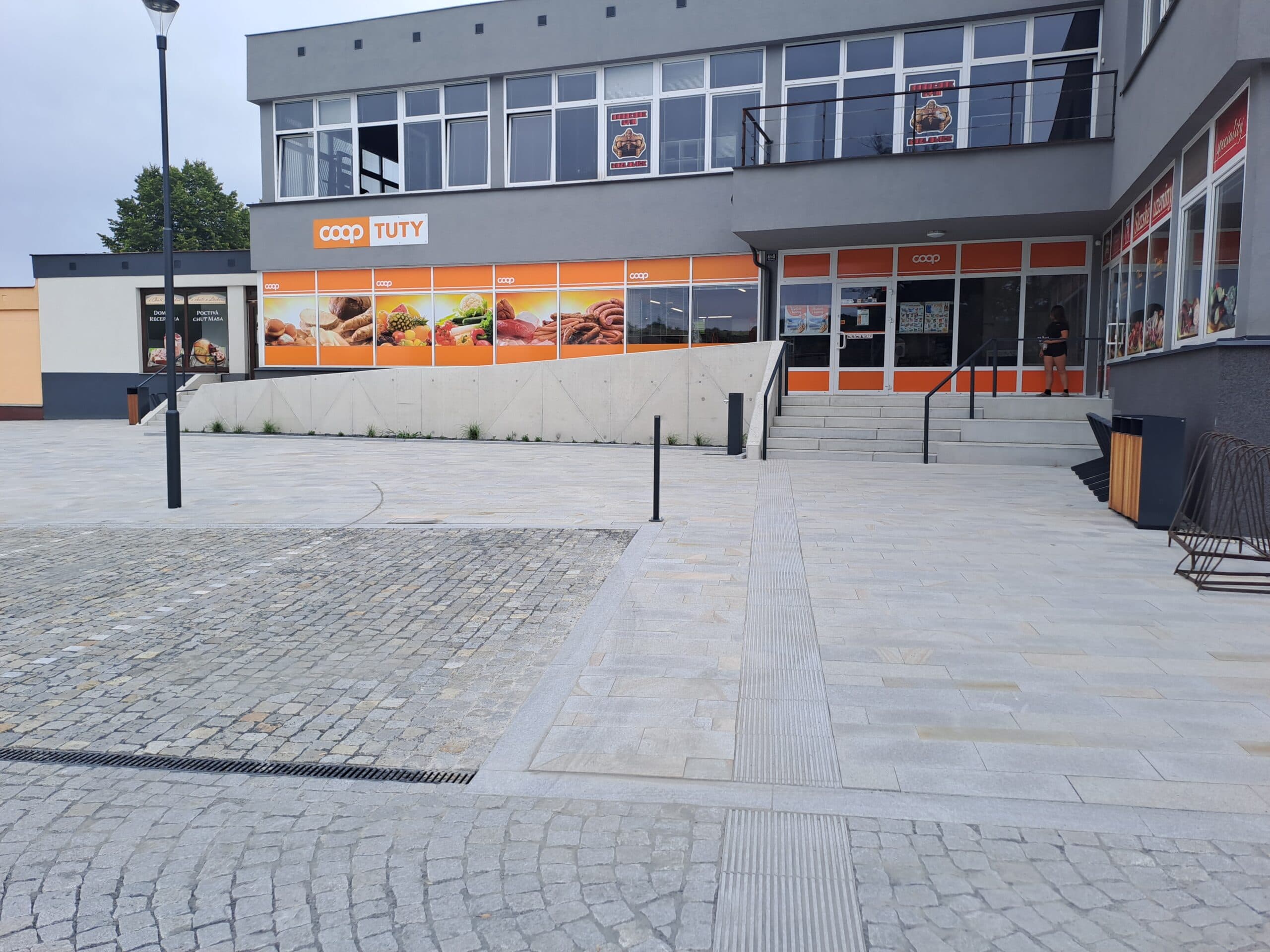 Kompletní rekonstrukce centra obce Kozlovice – fotografie 2 z 4