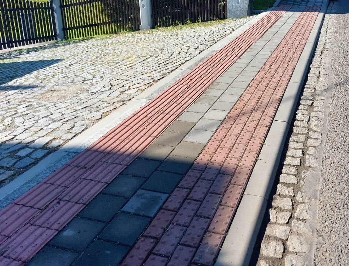 Oprava chodníku v obci Bruzovice, úsek Velicesta – fotografie 4 z 4