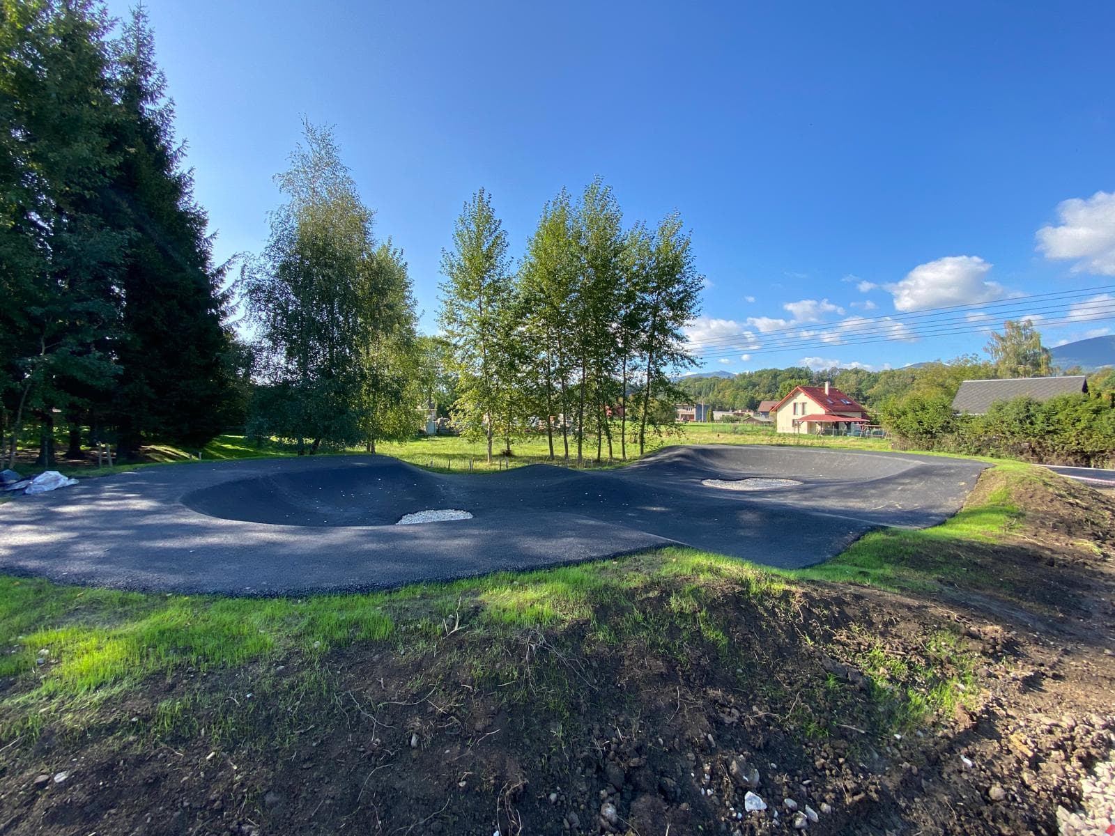 Příjezdová komunikace a pumptrack Hrádek – fotografie 1 z 3